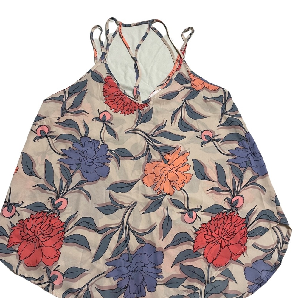 SALE‼️Super cute summer top by Lush size Medium